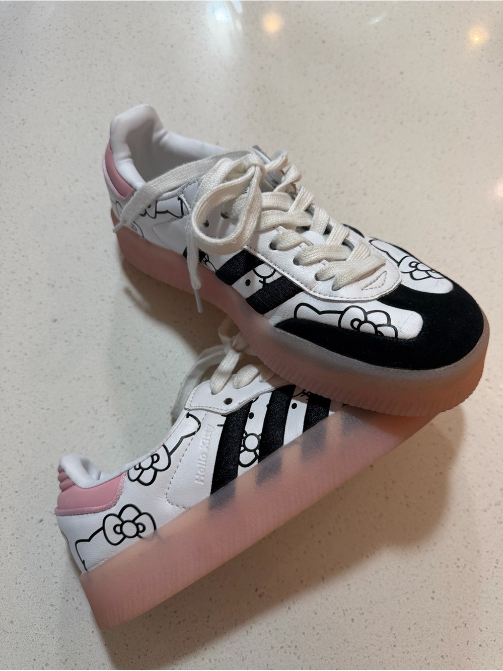 Womens Hello Kitty X Samba Sneakers